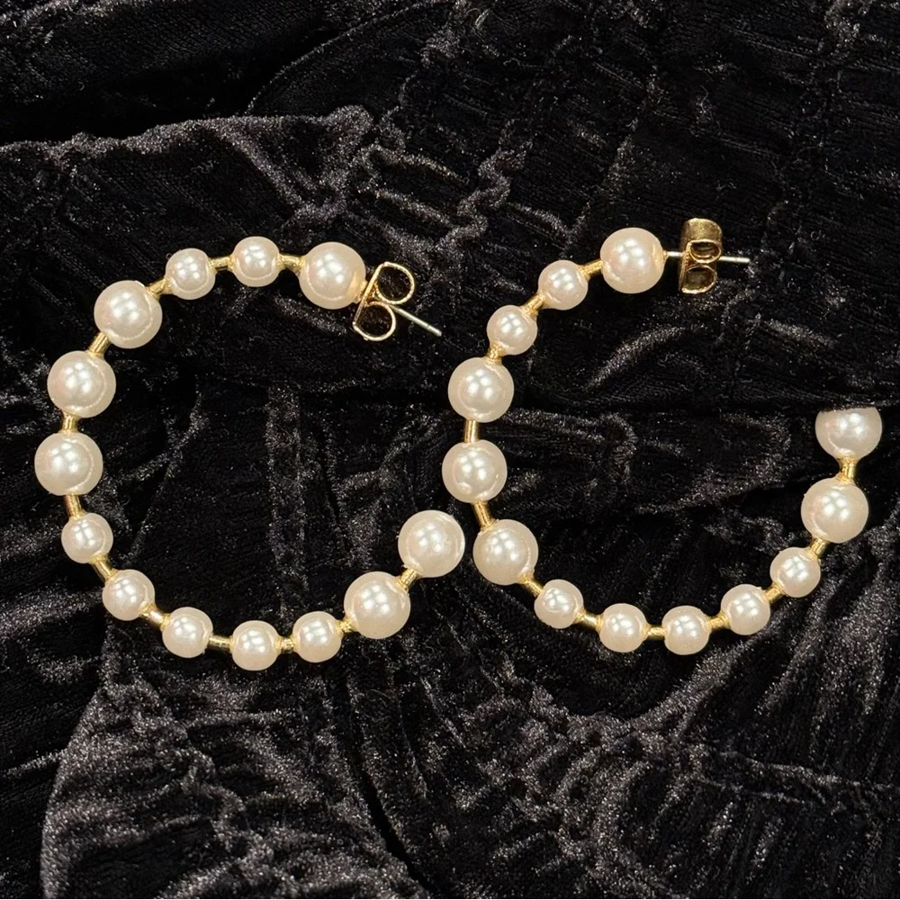J.Crew Bead Hoop Earrings Pearl Classic Gold Large - Picture 1 of 7